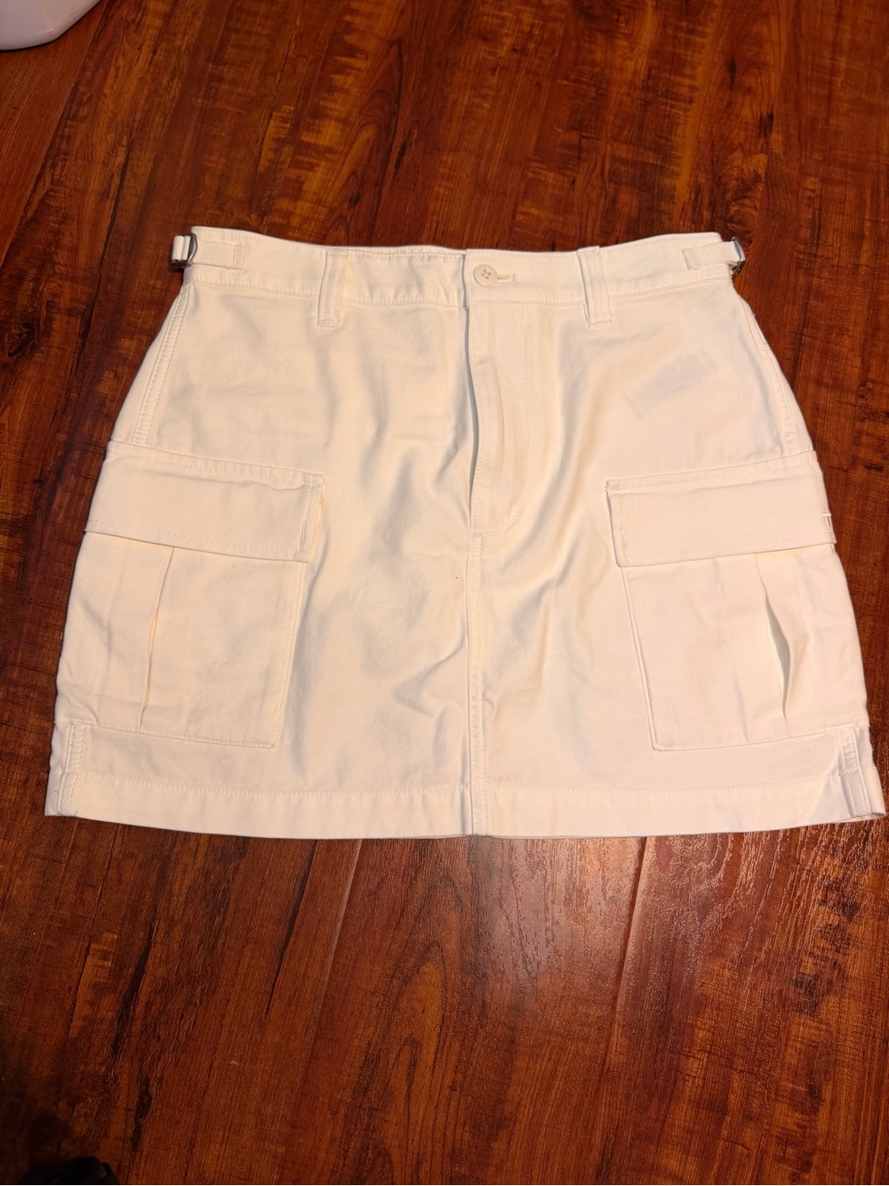 Aritzia TNA brand White Cargo Skirt with Flap Pockets
